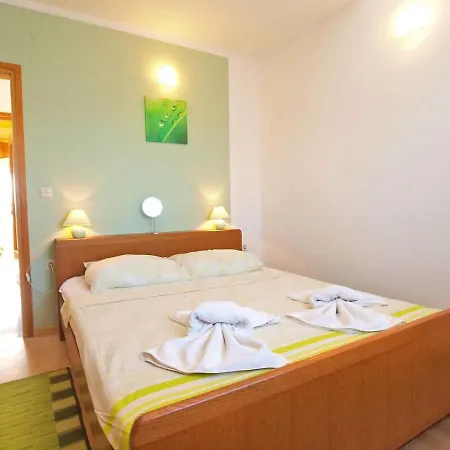 Apartman Alma *